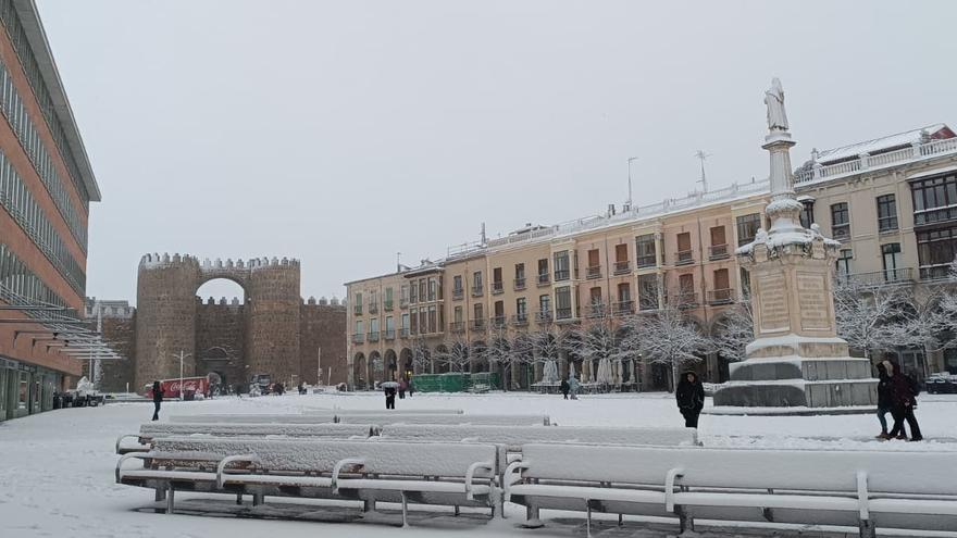 La borrasca 'Kristin' colapsa más de 75 carreteras en la Península