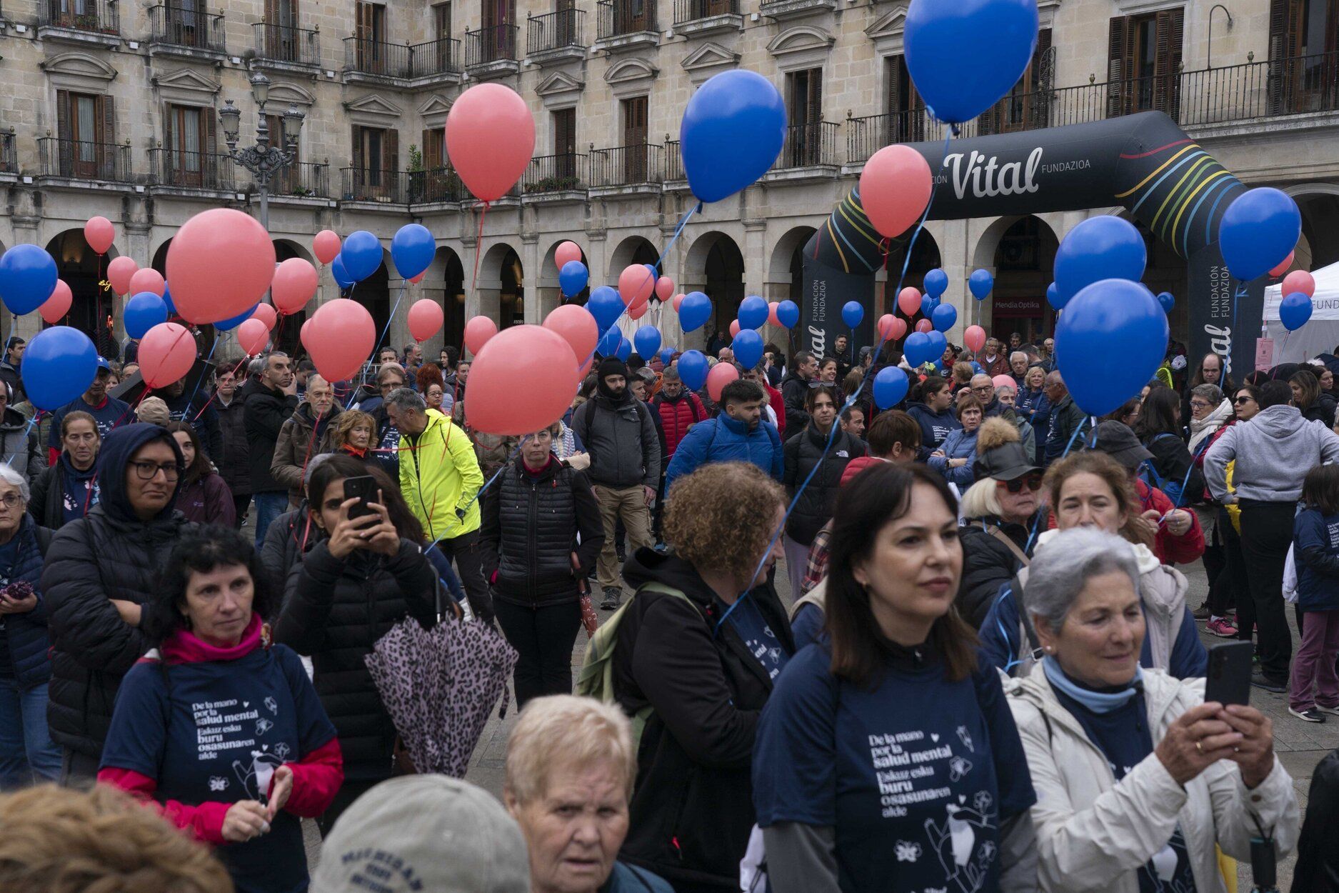 En imágenes: Así ha sido la VI Caminata Solidaria de Asafes en Vitoria por la salud mental