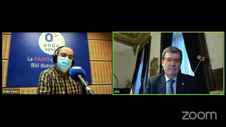 Juan María Aburto: &quot;Los políticos debemos ser ejemplares en la vacunación&quot;