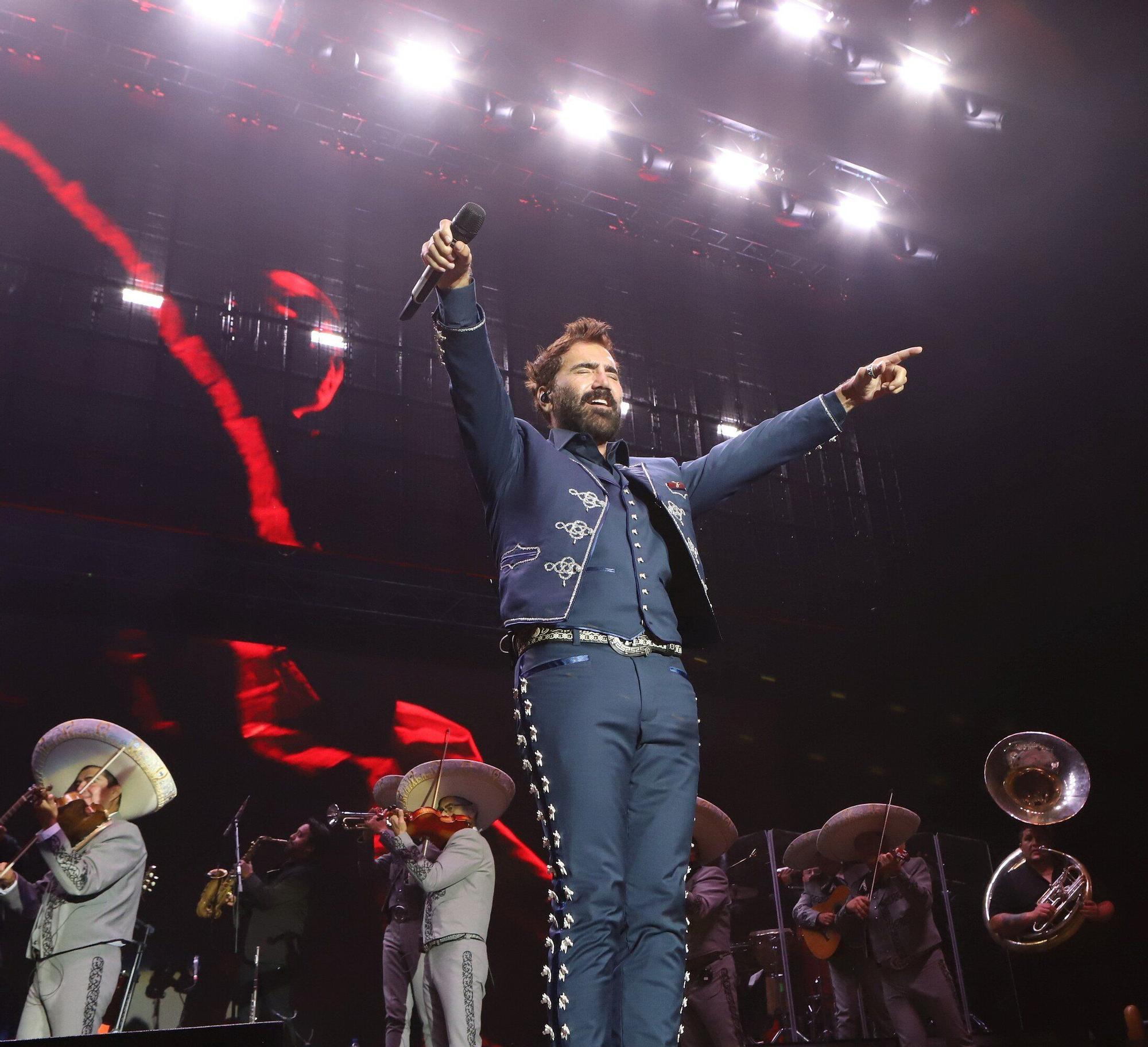 Fotos del concierto de Alejandro Fernández en el Navarra Arena