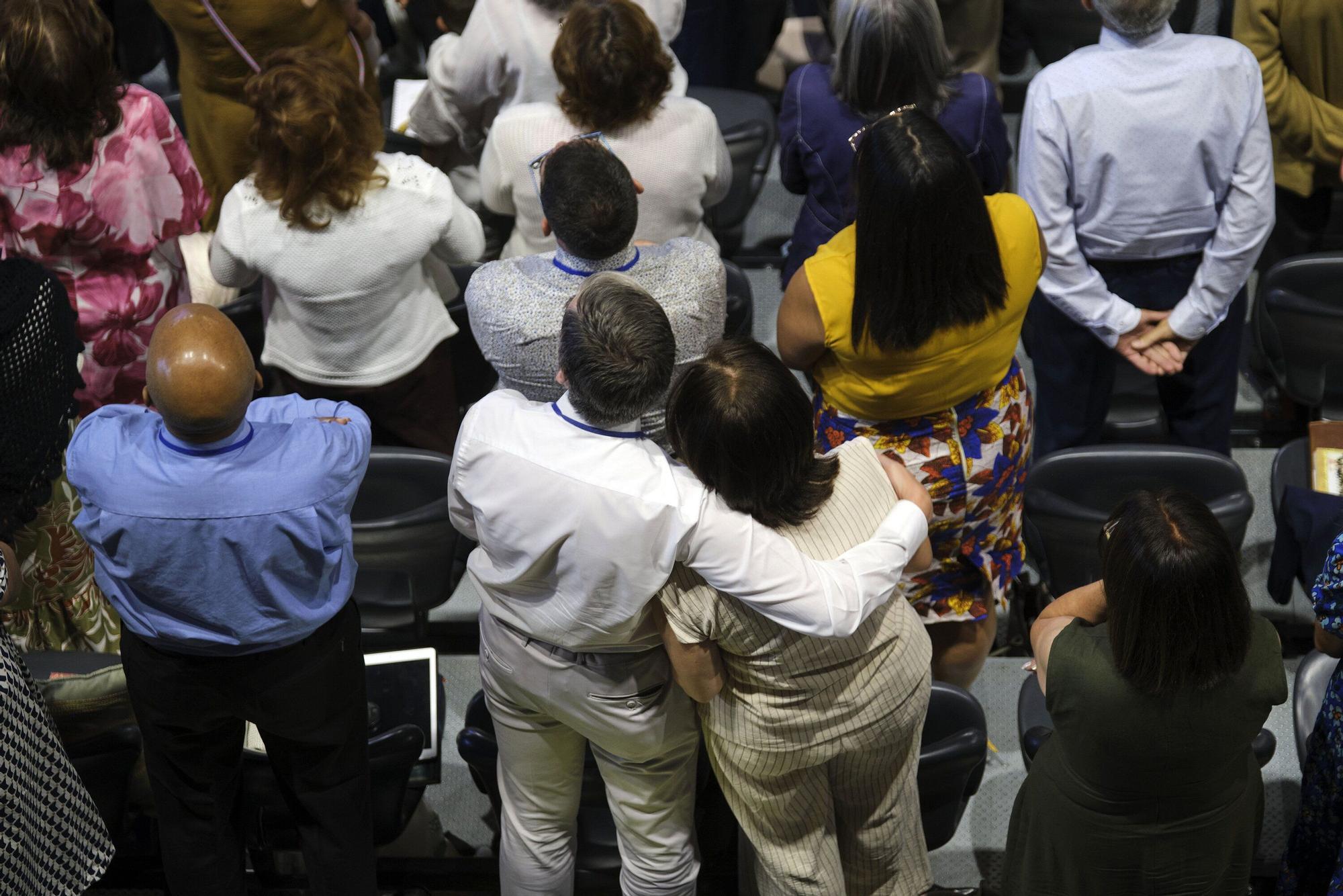 48 bautizos de Testigos de Jehova en el Navarra Arena