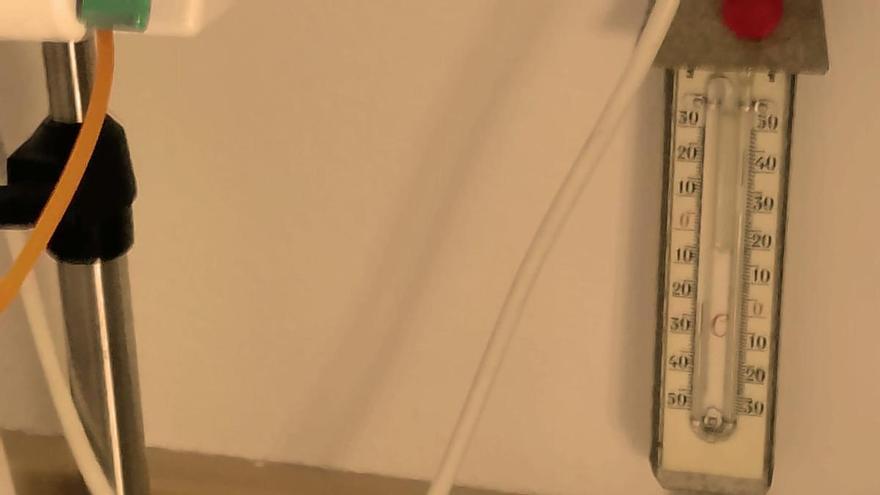 La denuncia de un familiar de paciente del Hospital Universitario de Navarra: "Las enfermeras le ponían a mi madre gasas mojadas para soportar los 30ºC de la habitación"