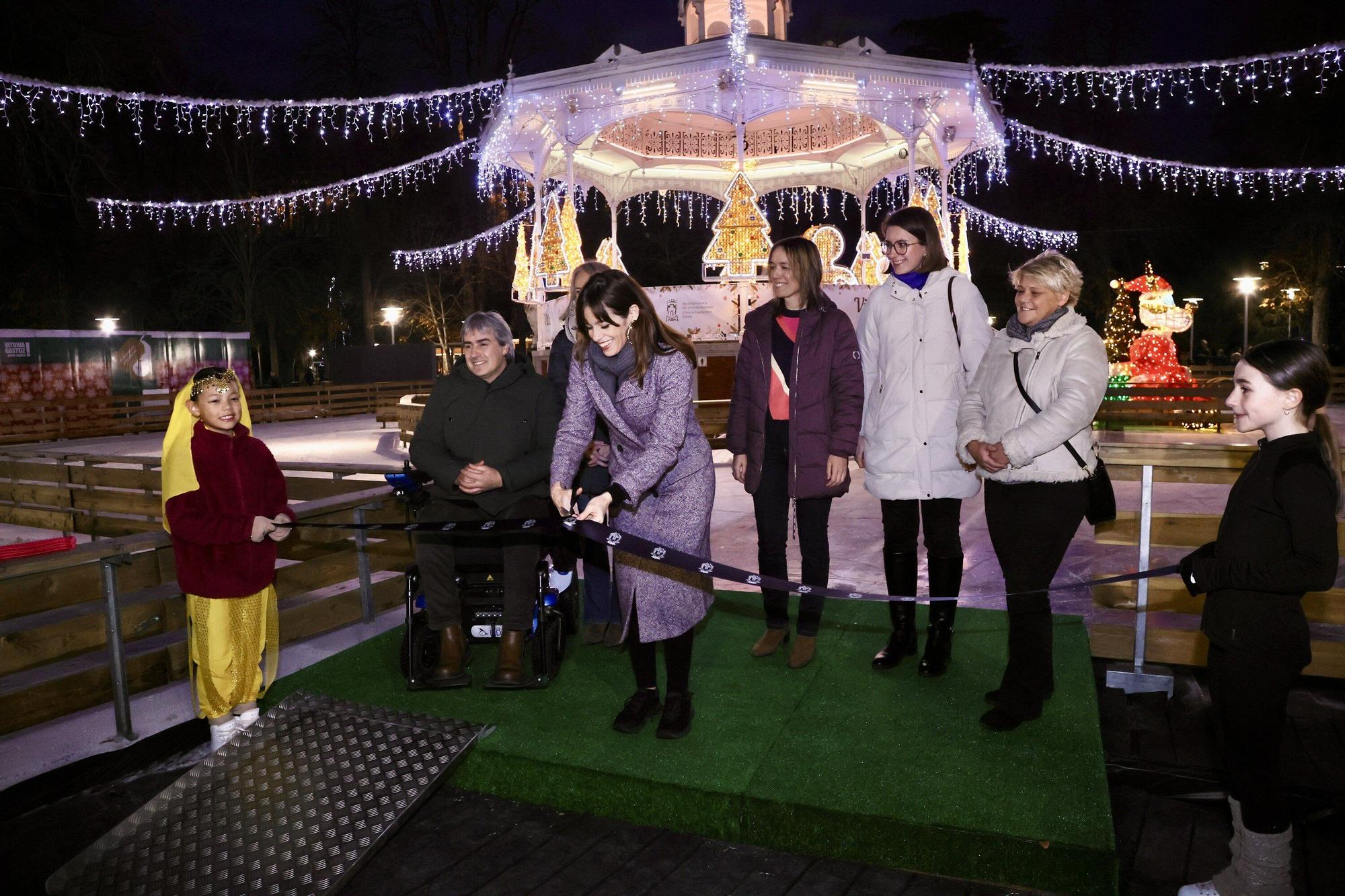 En imágenes: Inauguración de la pista de hielo de Vitoria-Gasteiz