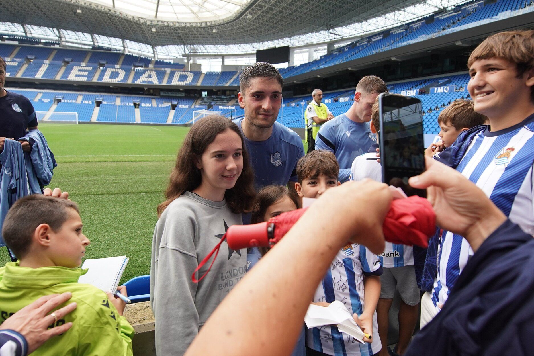 El entrenamiento de la Real a puerta abierta en Anoeta, en imágenes