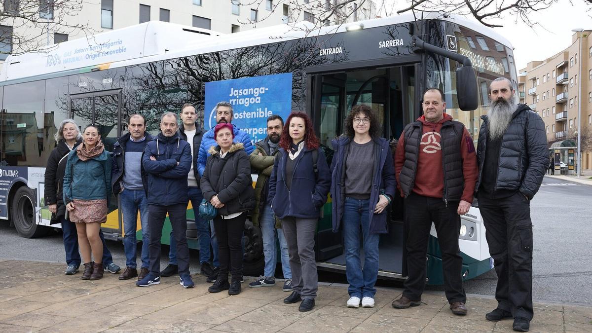 Chóferes de la villavesa reclamaron hace unos meses a través de ese periódico la instalación de aseos seguros e higiénicos en la calle.