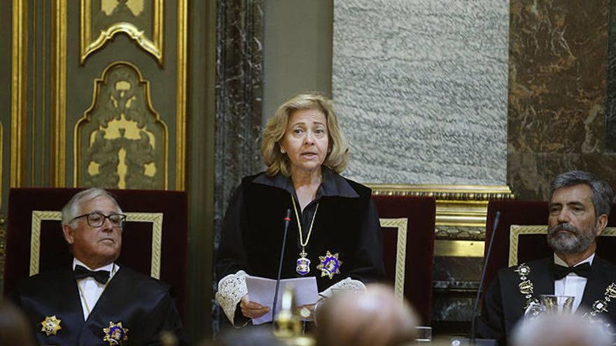 La fiscal general del Estado, Consuelo Madrigal (c), en presencia del presidente del Tribunal y del Consejo General del Poder Judicial.