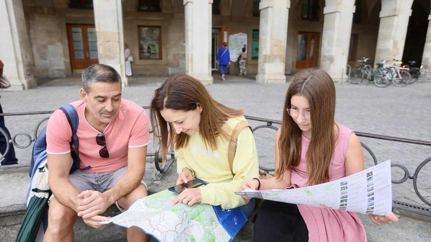 Las consultas en la Oficina de Turismo de Vitoria crecen casi un 16% en lo que va de agosto