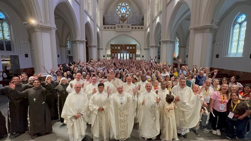 En imágenes: Medio millar de alaveses acompañan al Papa en Madrid