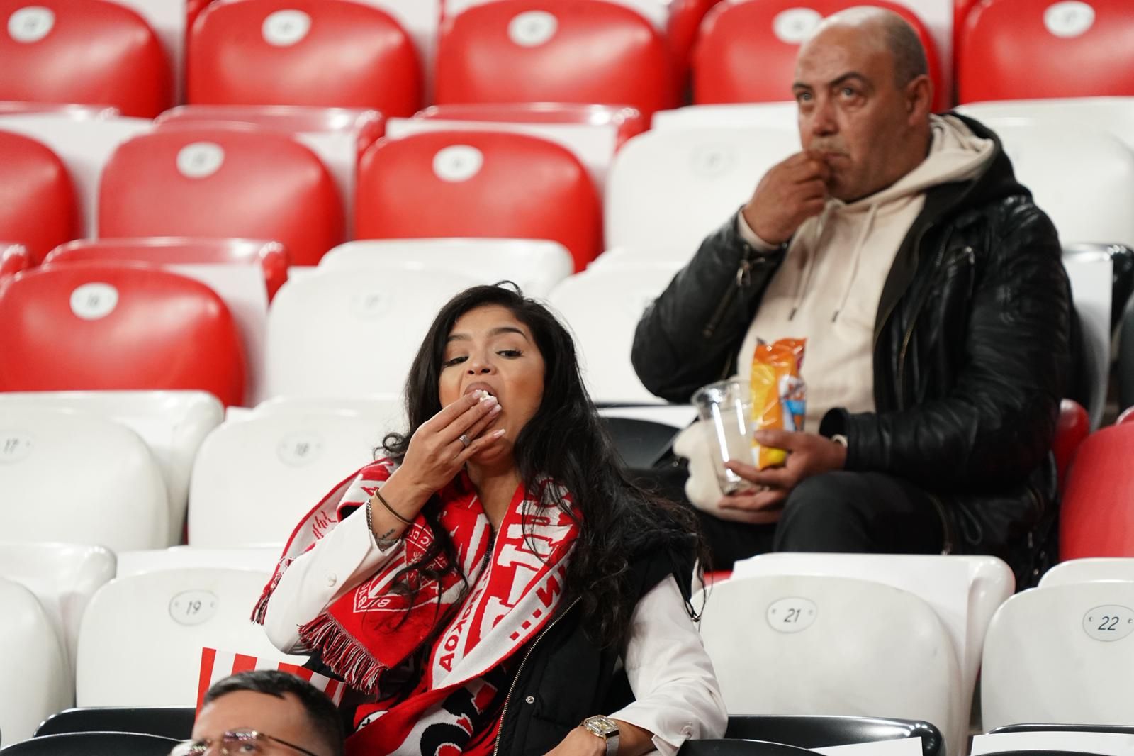 En imágenes: ¿Has estado en San Mamés viendo el Athletic-Real Oviedo? Búscate en nuestra galería de fotos