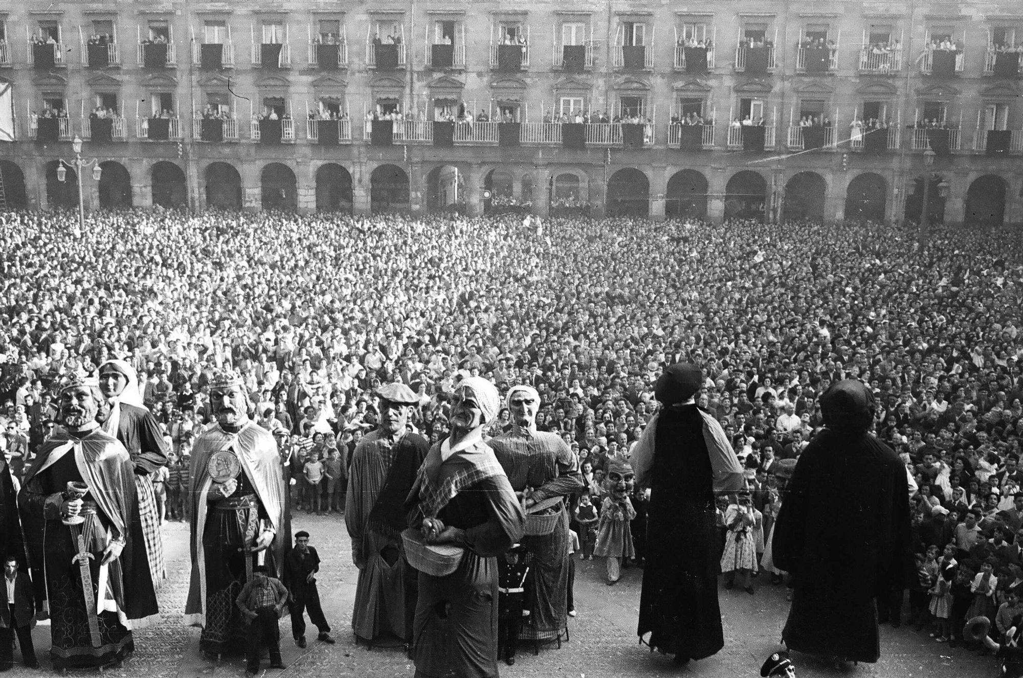 En imágenes: Así eran las fiestas de La Blanca en el siglo XX