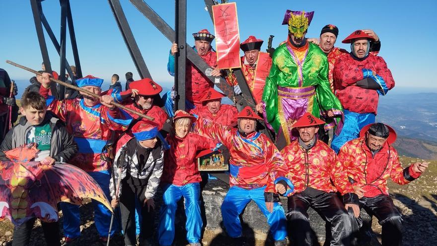 El belén montañero de Gorbeia alcanza la Cruz