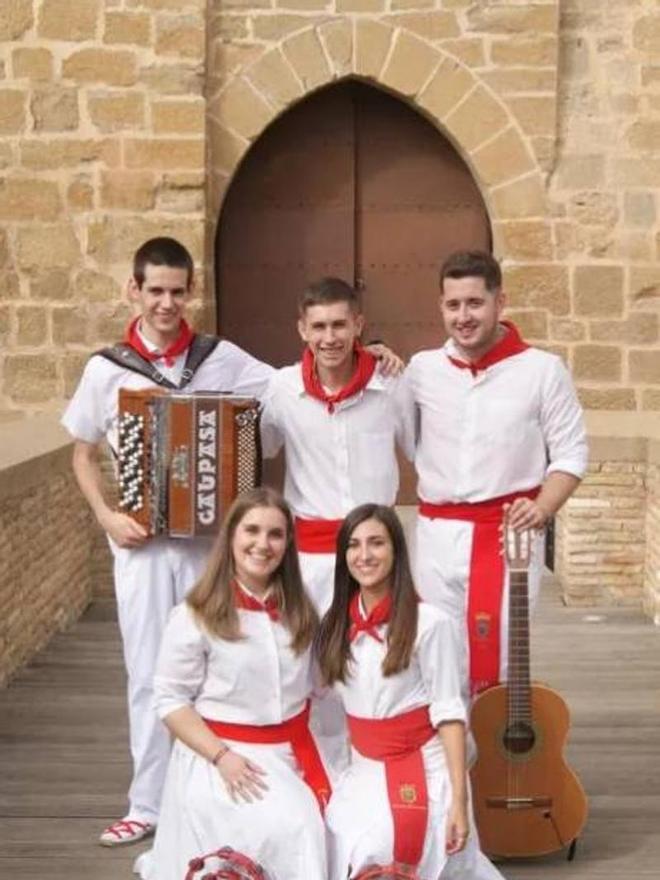 Integrantes del espectáculo Estampa Navarra.