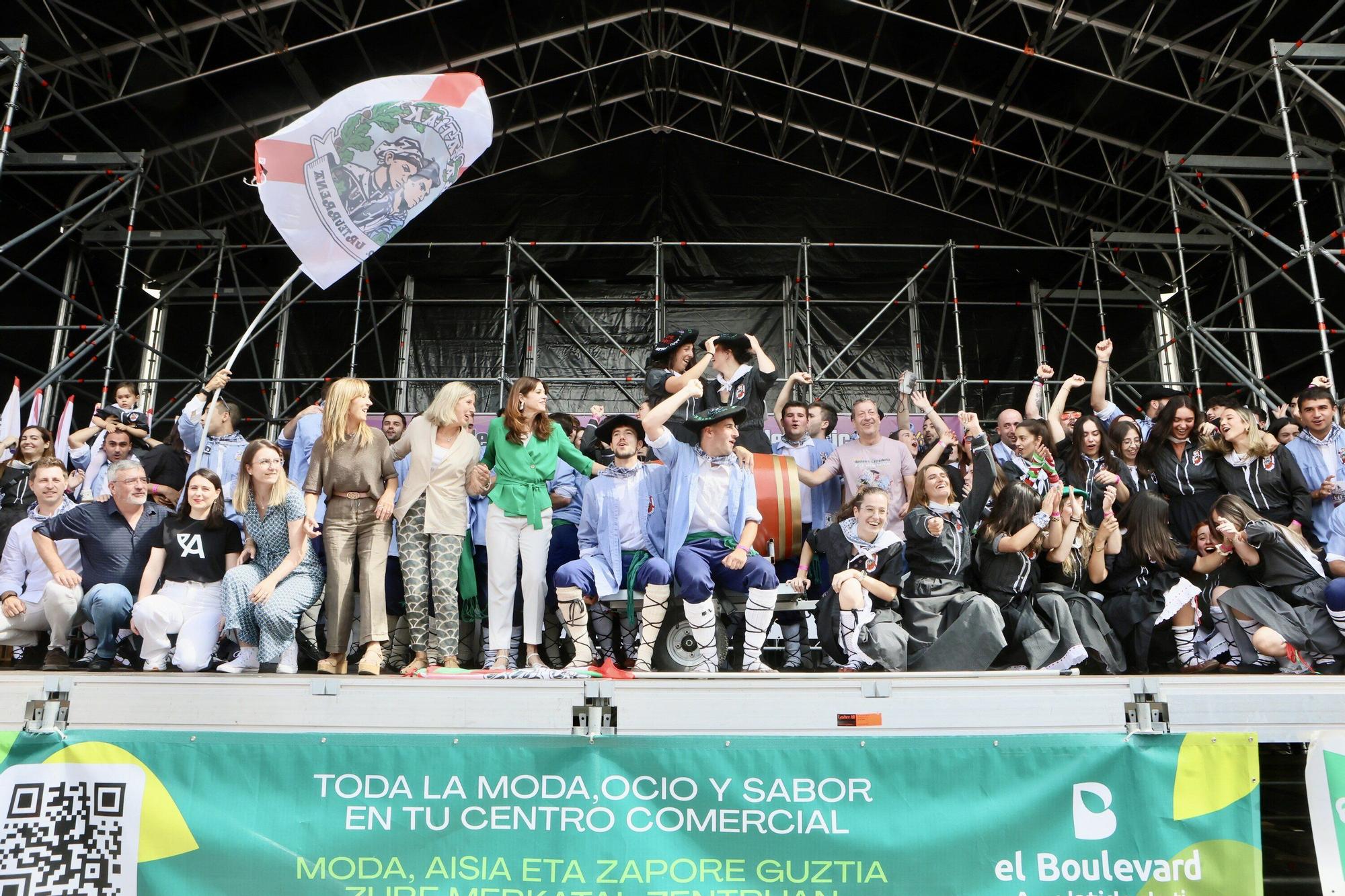 En imágenes: Basatiak gana de nuevo la Carrera de Barricas