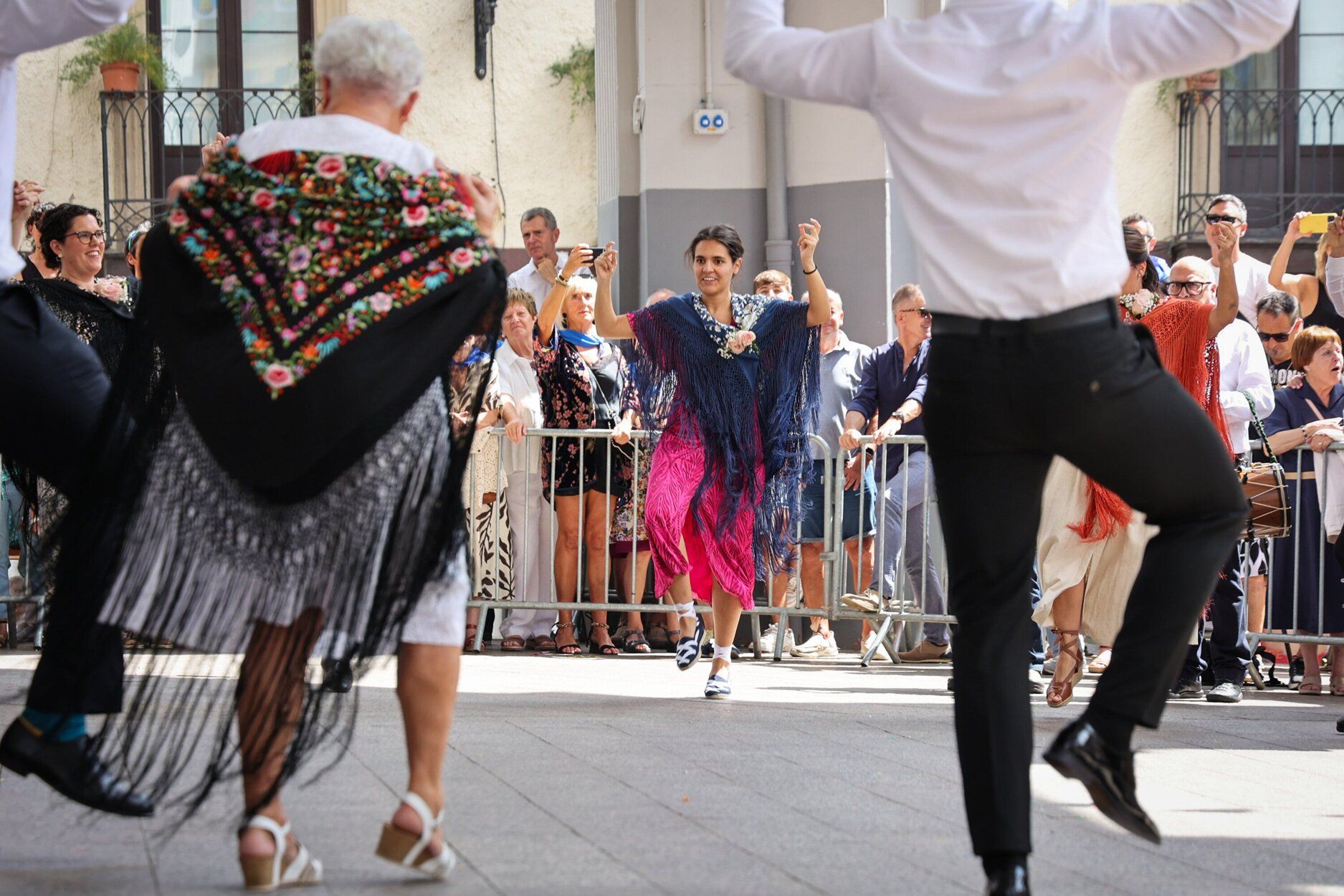 Emoción en Ordizia con el baile de los Santaneros