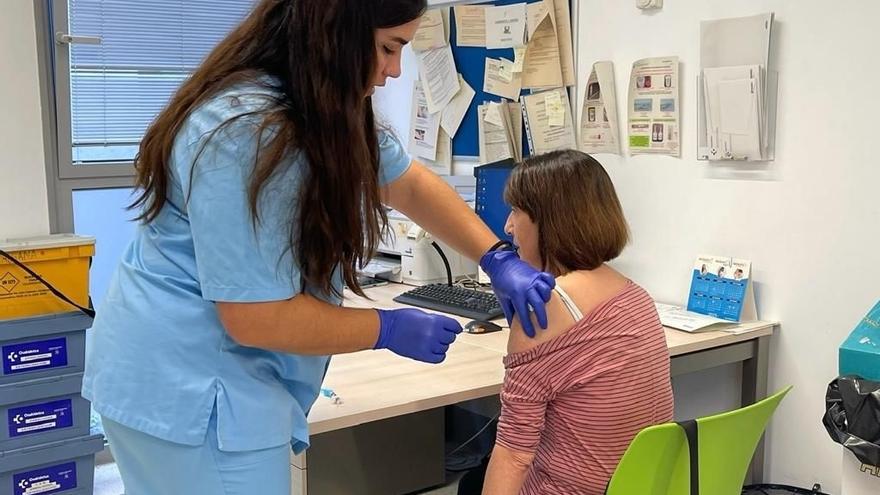 Osakidetza adelanta la vacunación de la gripe para toda la población y con cita previa