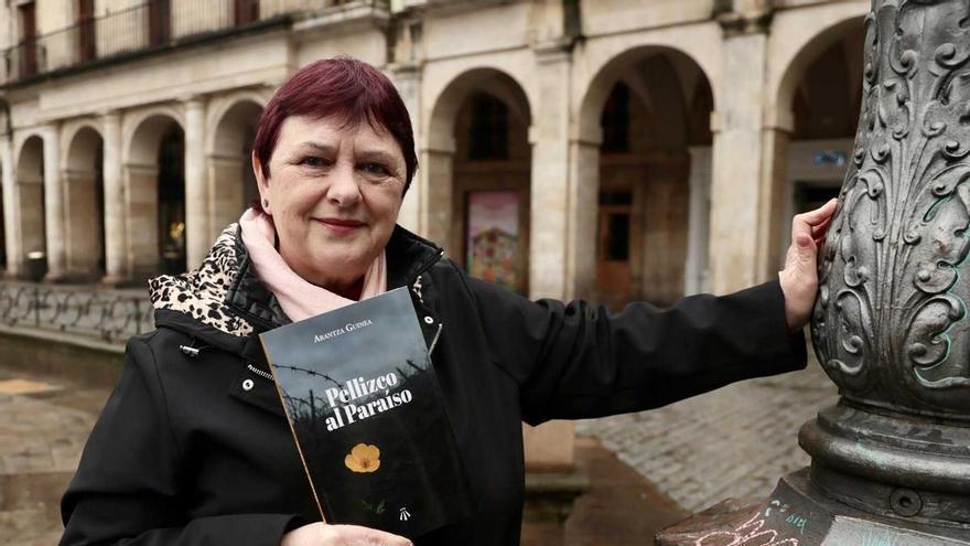 Arantza Guinea comparte con el público su nuevo poemario, ‘Pellizco al Paraíso’