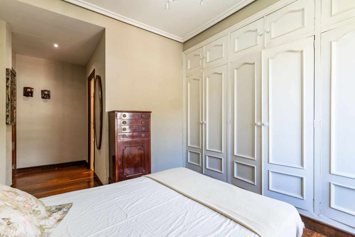 Amplio piso en venta a un paso de la playa de la Zurriol