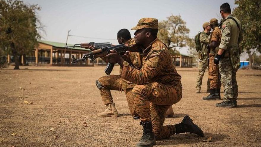 Imagen de archivo de militares de Burkina Faso