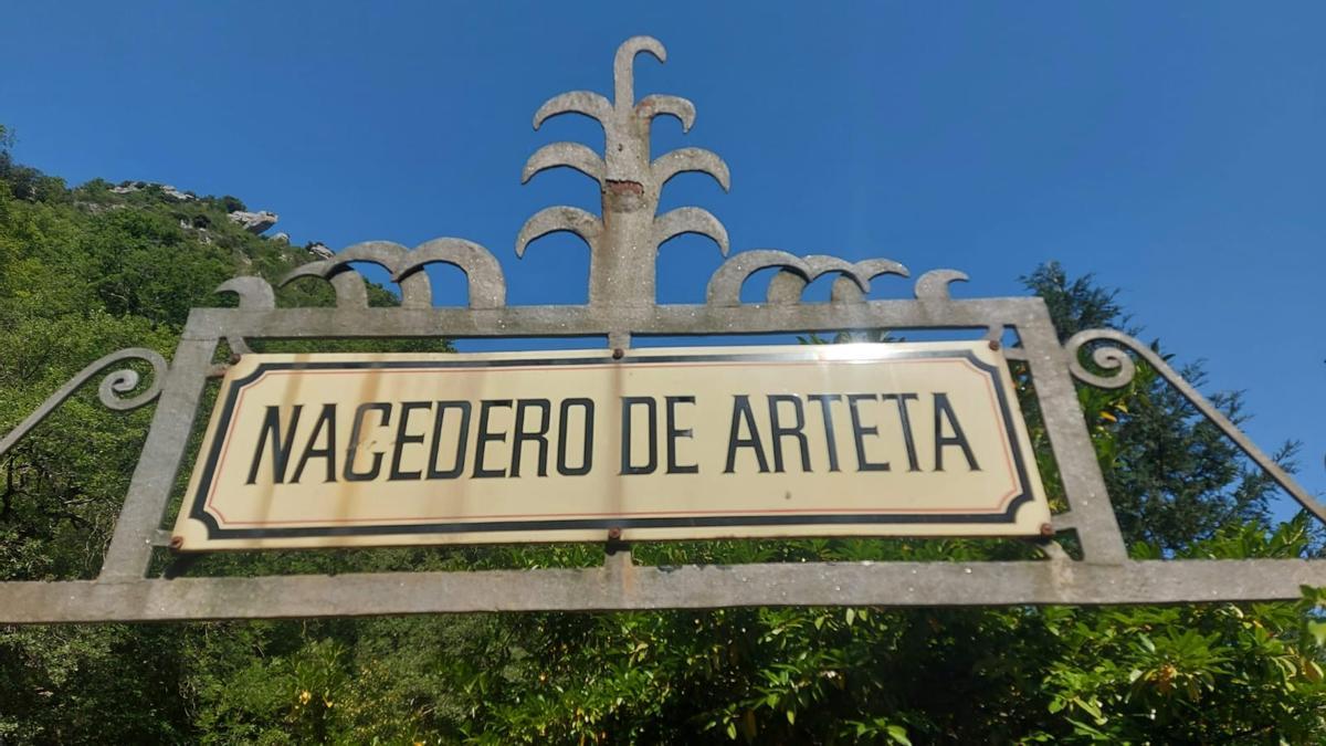 Vista de la entrada al manantial de Arteta.