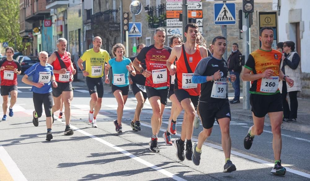 Imágenes de la carrera de Hiru Herri en Huarte este domingo