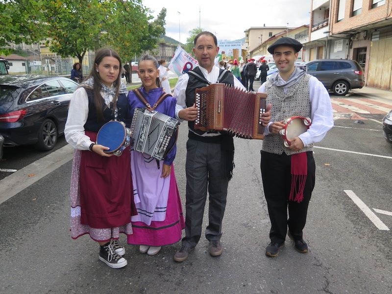 El desfile de la Euskal Jaia de Urretxu, en imágenes
