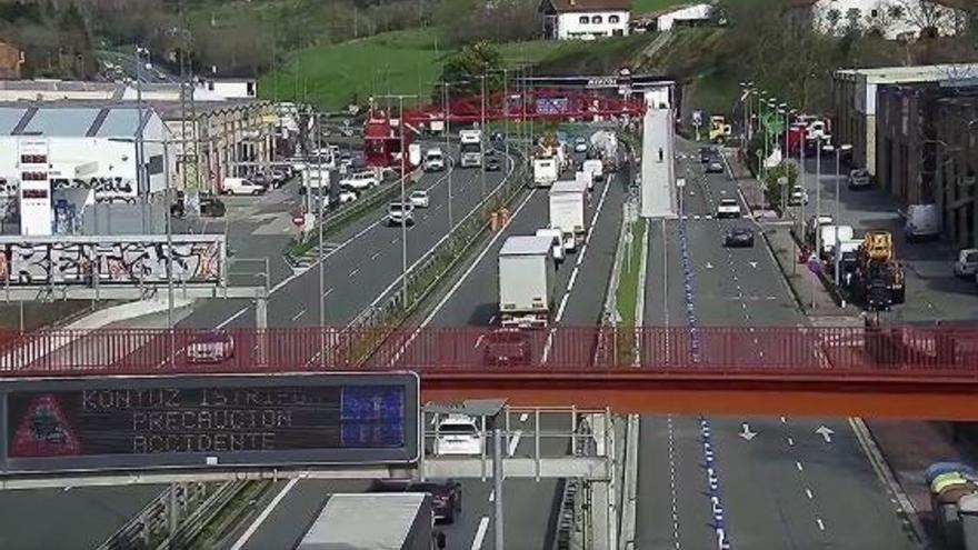 Mañana complicada en la N-1 en Gipuzkoa tras dos accidentes