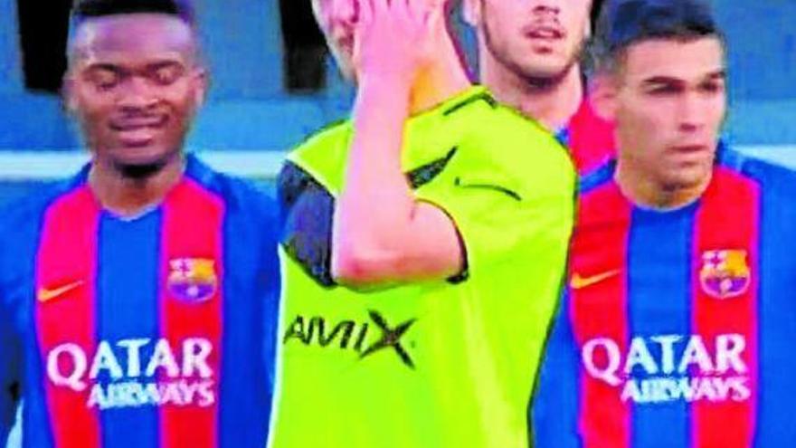 Un jugador del Eldense se lamenta tras el 12-0.
