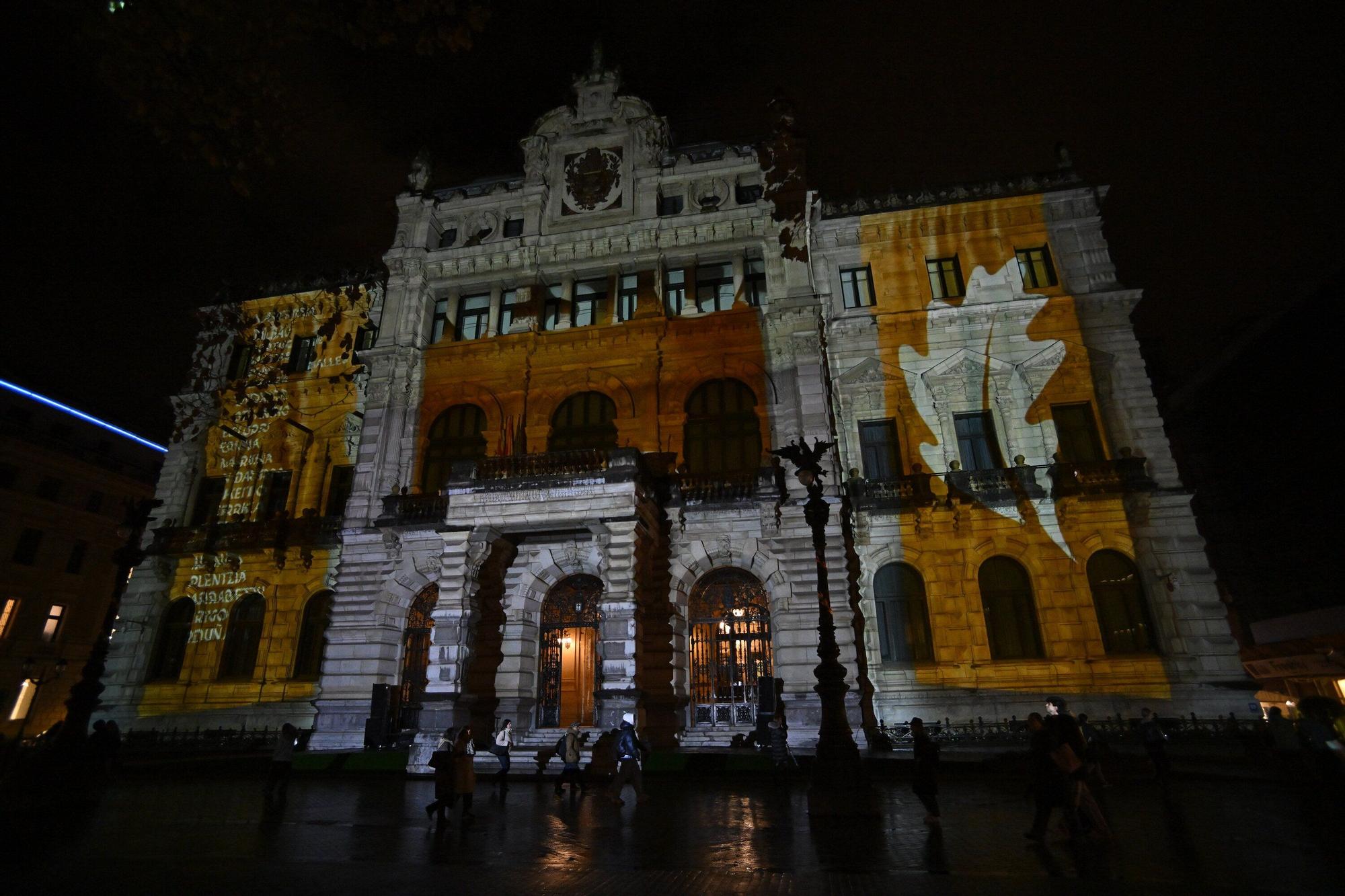 Así se ha iluminado la fachada del Palacio Foral de Bizkaia