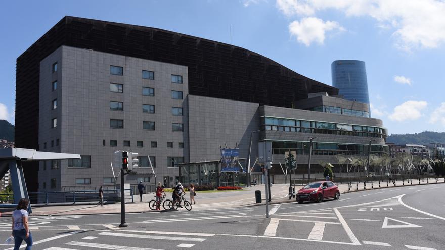 Bilboko Udalak indarrak batu ditu euskal instituzioekin tokiko demokrazia babesteko