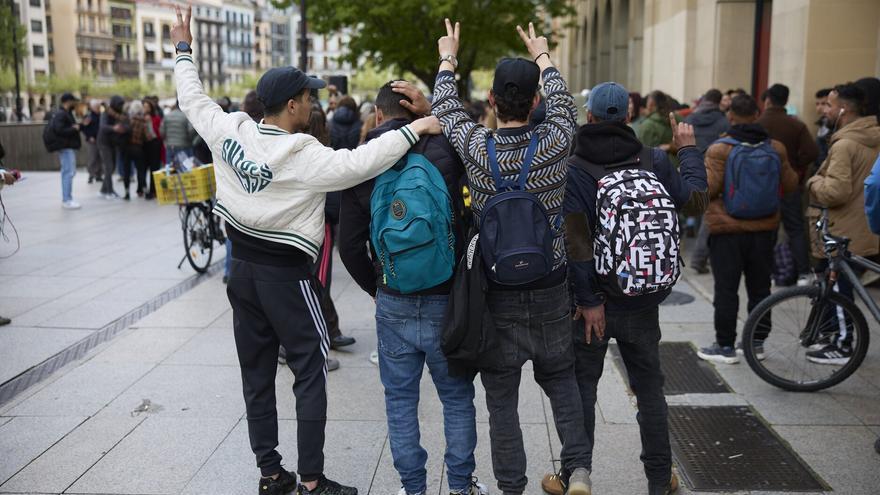 Ismail y Rabia, desalojados de Aranzadi: “Nosotros lo que queremos es trabajar para vivir tranquilos”