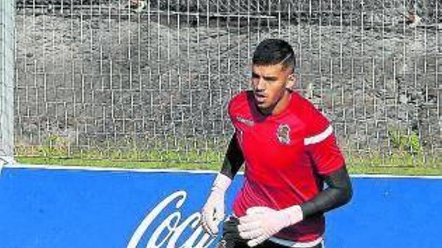 Rulli trabajó con los suplentes, tras estrenar banquillo.