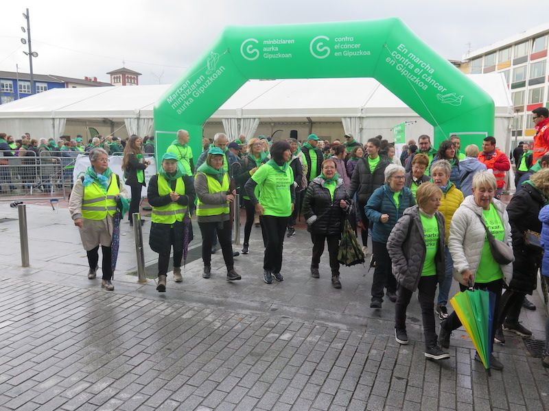 La marcha contra el cáncer de Urretxu y Zumarraga, en imágenes