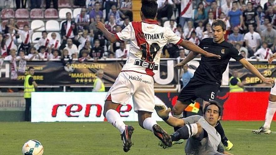 Un penalti de Bravo sentencia a la Real