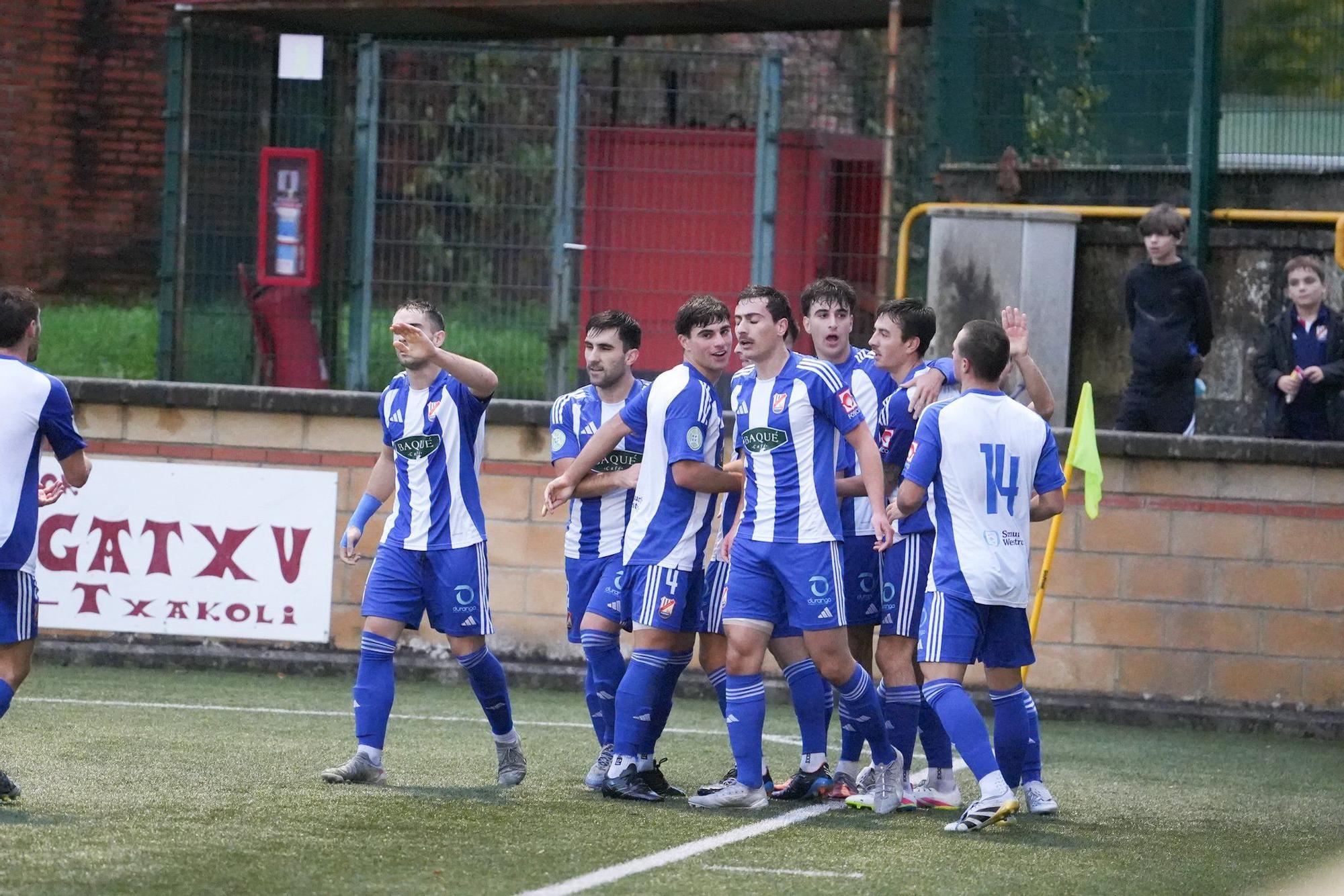 En imágenes: arieta corta la racha del Derio