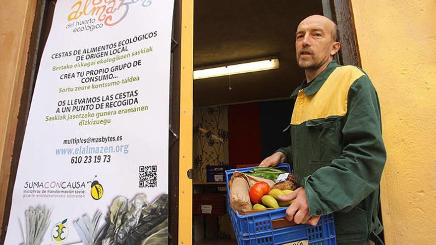 Kitxu Sánchez posa en El AlmaZen, situado en la calle Las Cendeas de la Rochapea.