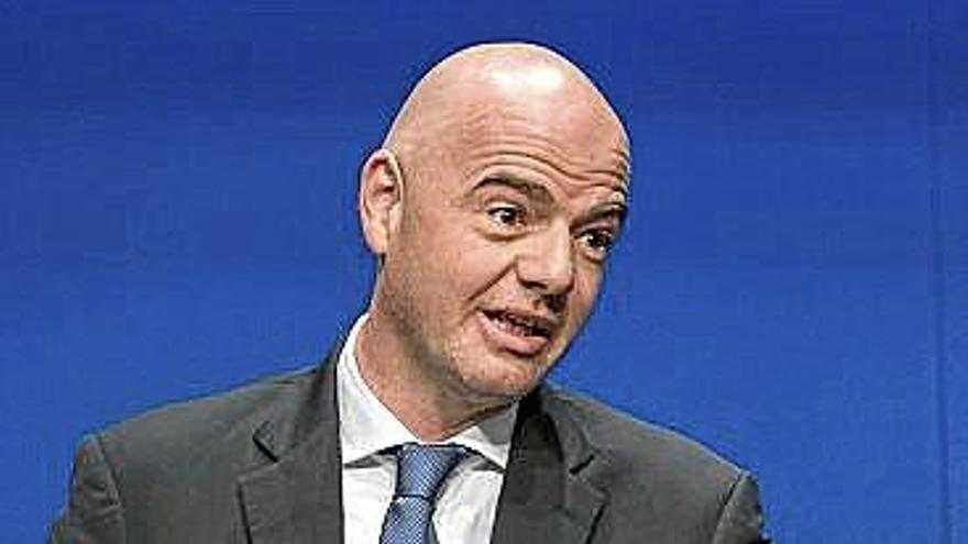 Infantino defiende el Mundial cada dos años
