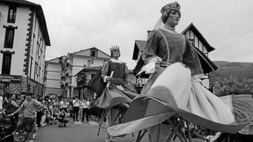 Los gigantes y cabezudos saldrán para animar las calles.