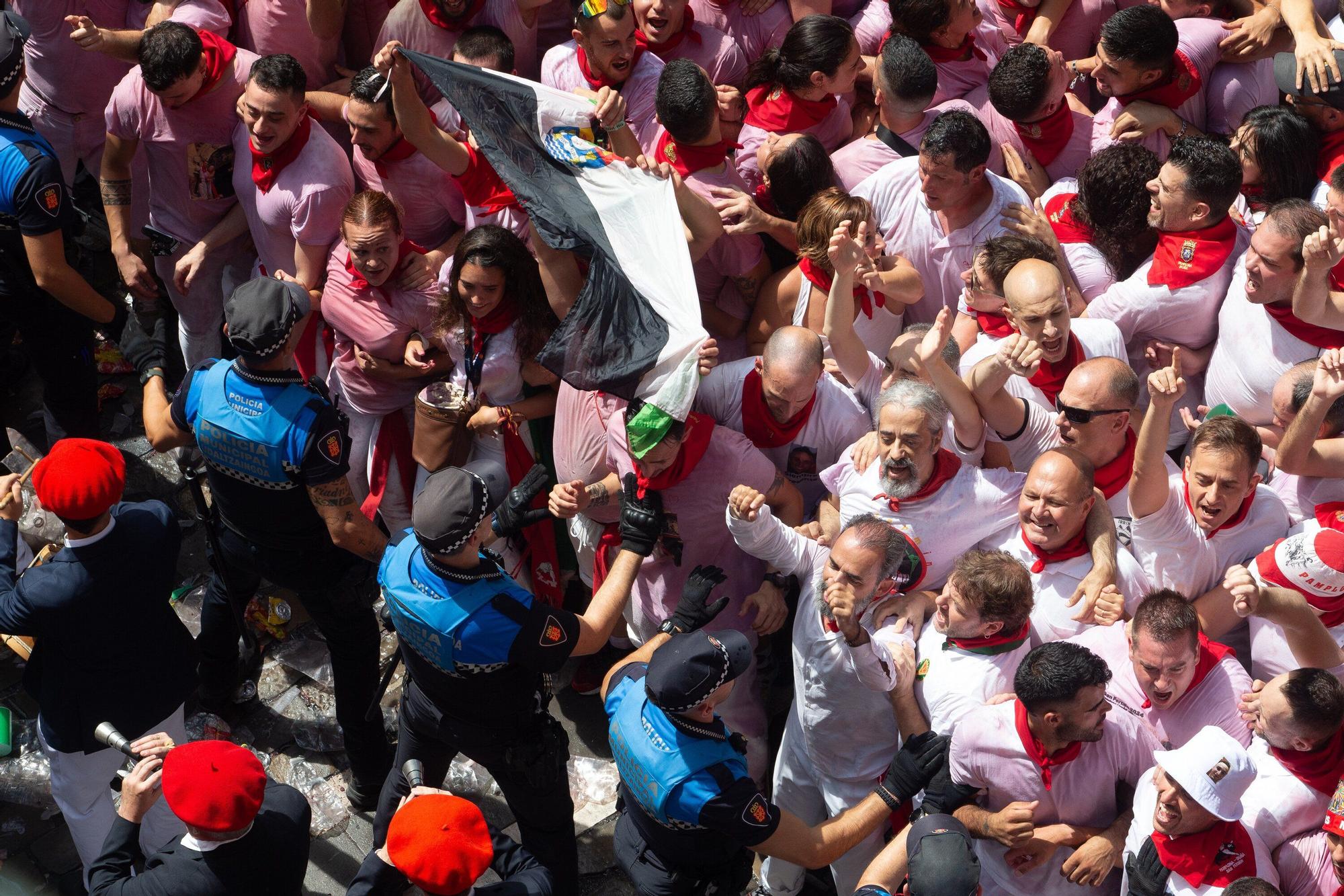 Fotos del  Chupinazo de San Fermín 2025 en Pamplona: ¡La fiesta más internacional se enciende con un grito solidario por Palestina!