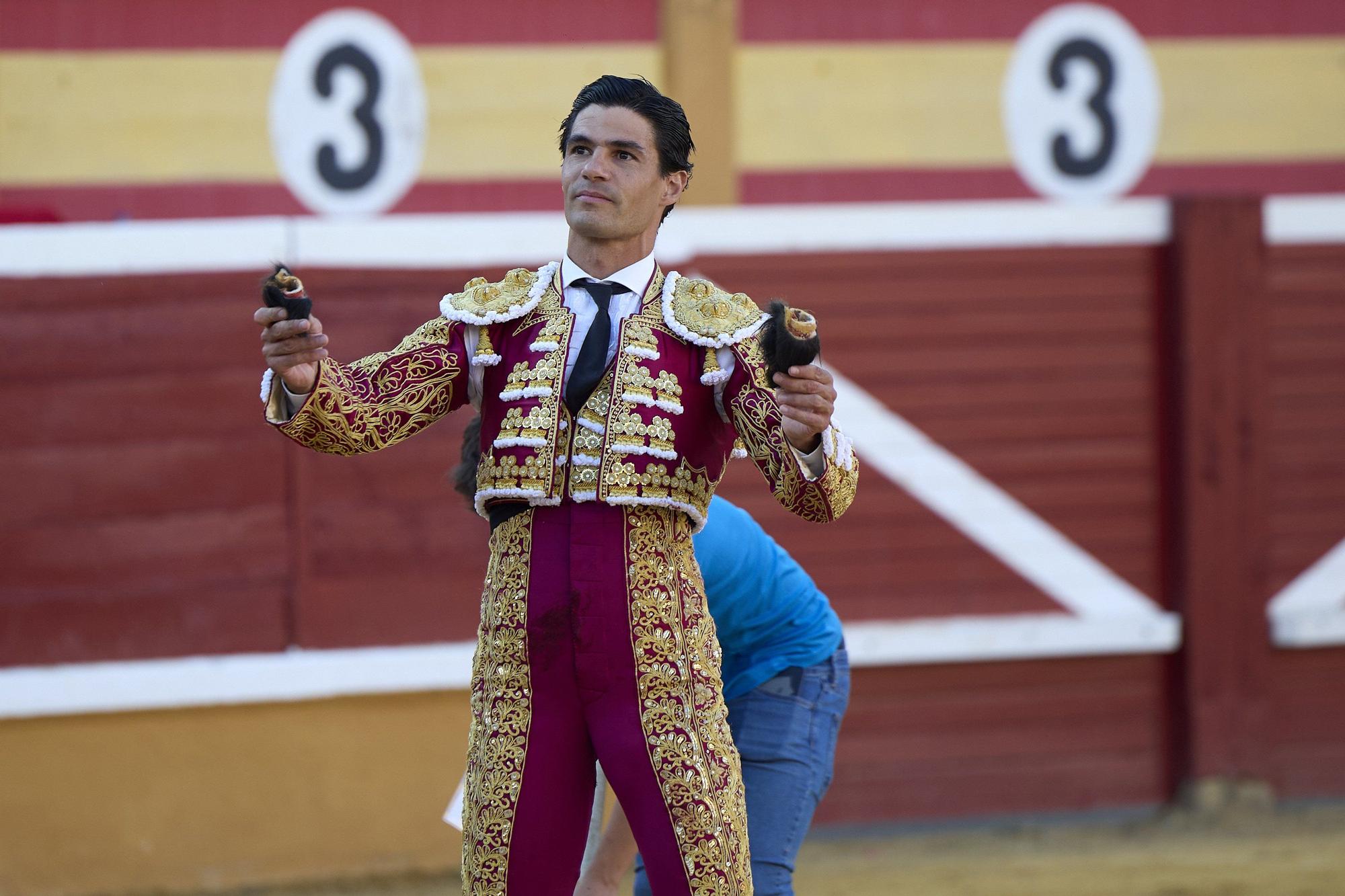 Fotos de la corrida de toros en Tudela con toros de Garzón Valdenebro