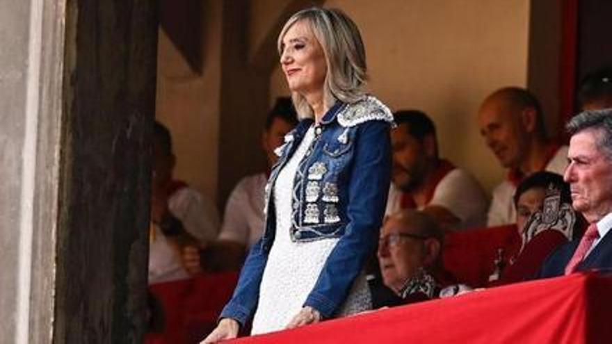 La cazadora vaquera de Ibarrola provoca un debate sobre cómo deben vestir los concejales en los toros