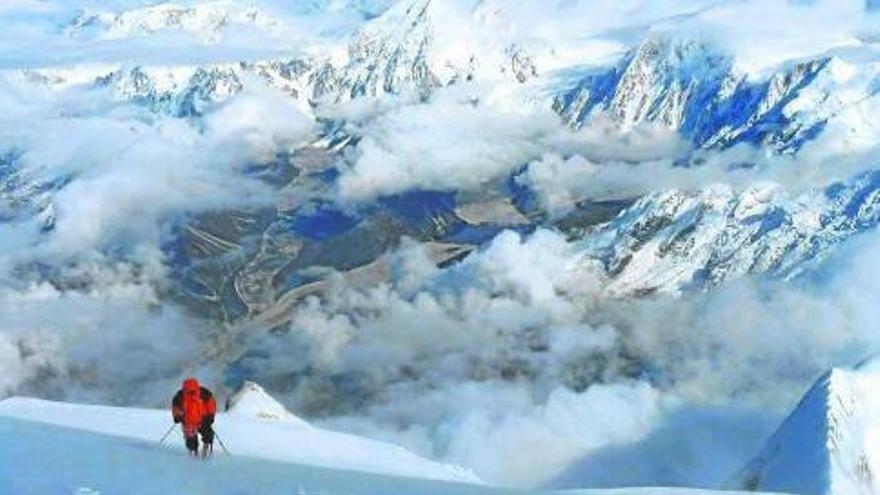 Dos navarros  en la cima  del Manaslu