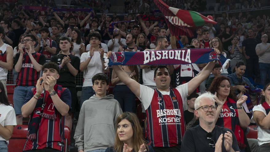 ¡Búscate en las gradas del Buesa Arena en el Kosner Baskonia -FC Barcelona Baloncesto!