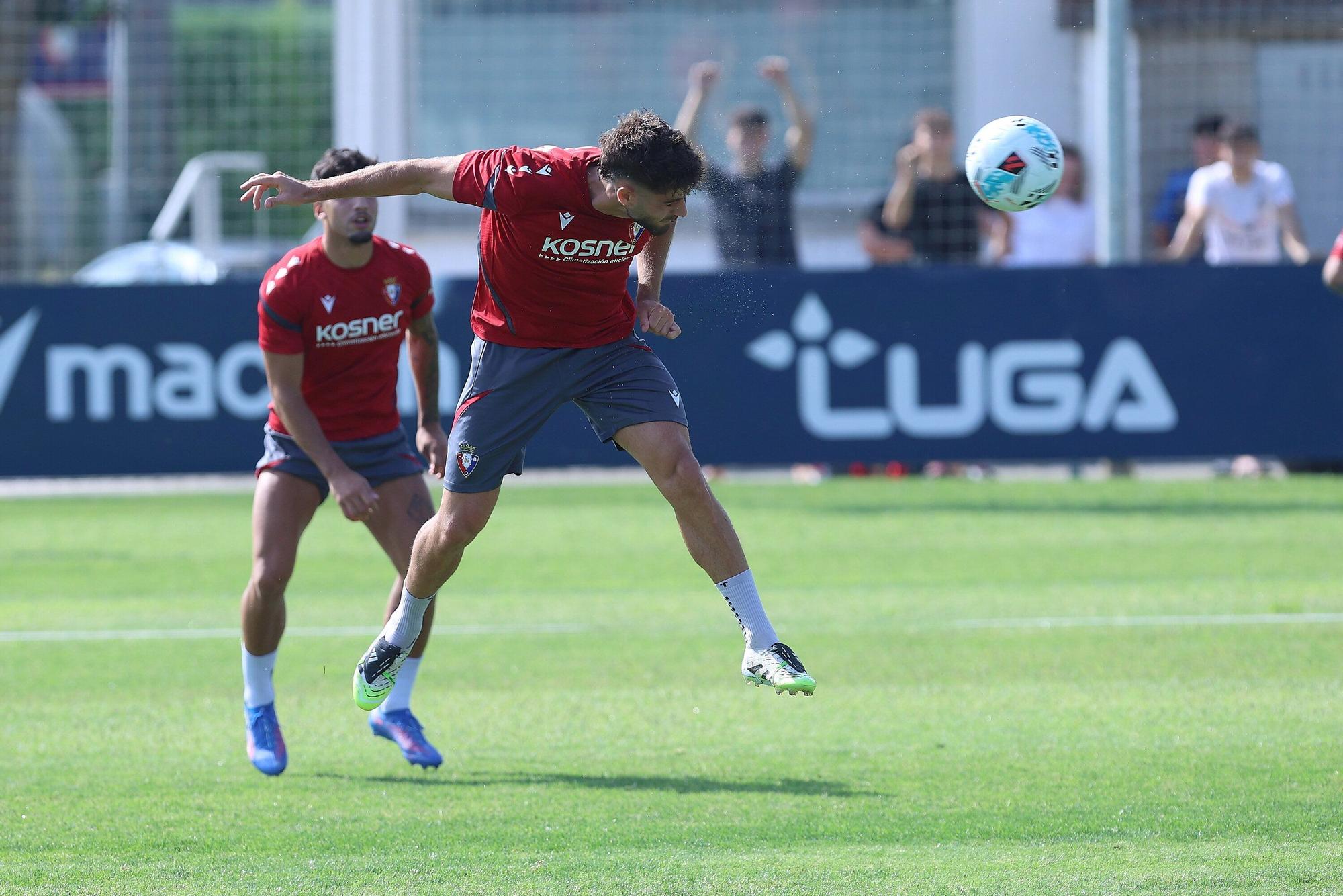 Osasuna se entrena en Tajonar tras la victoria ante el Valencia