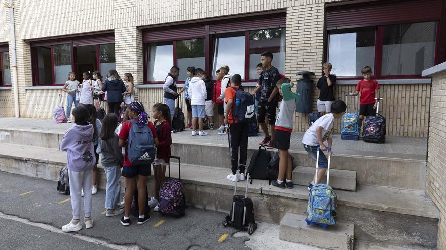 Las familias de la enseñanza pública tildan de "ataque directo a la enseñanza pública" la aprobación de la ley foral de UPN