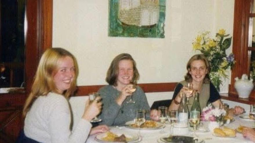 Julie, Alex y Pamela en el año 1994 cuando hicieron Erasmus en Bilbao