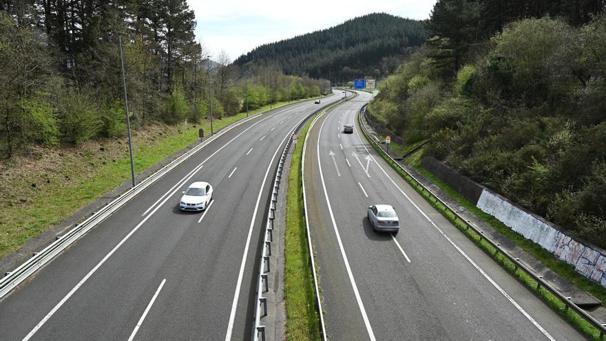 Una docena de carreteras de Bizkaia se preparan para ‘hablar’ a los vehículos