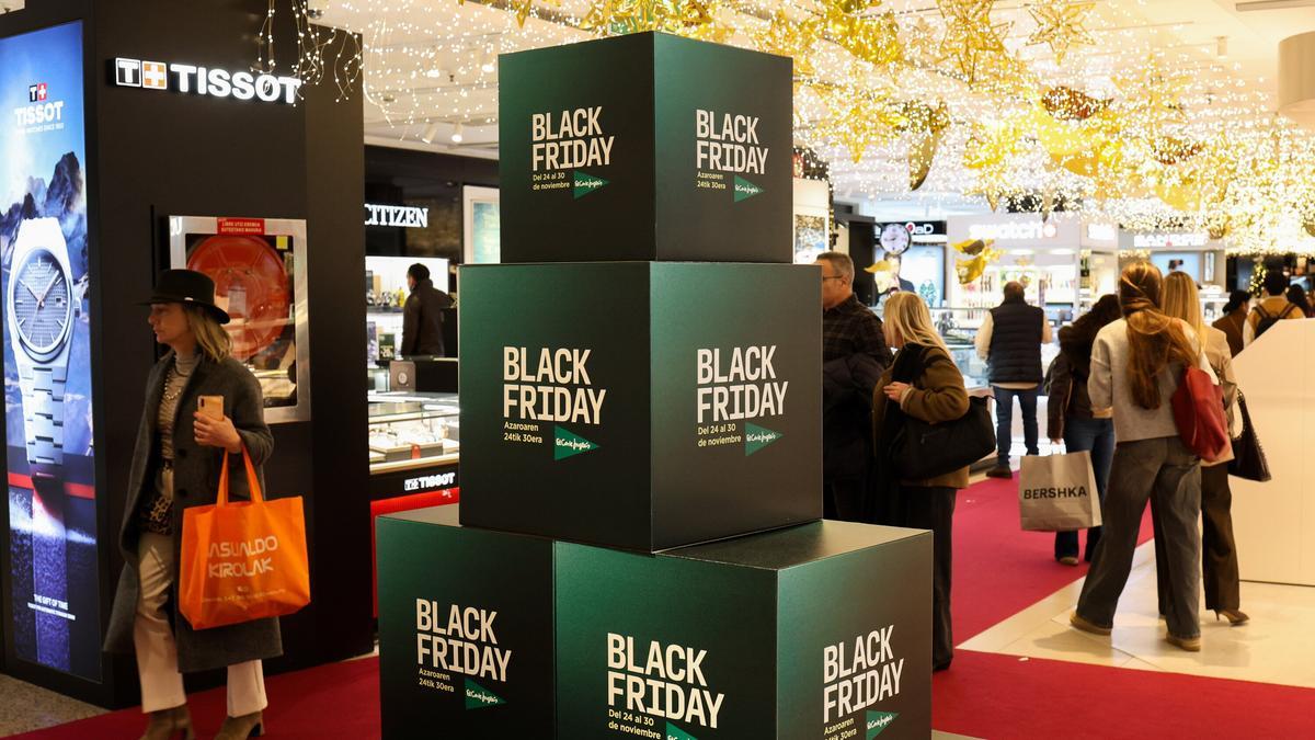 Carteles de El Corte Inglés por el Black Friday