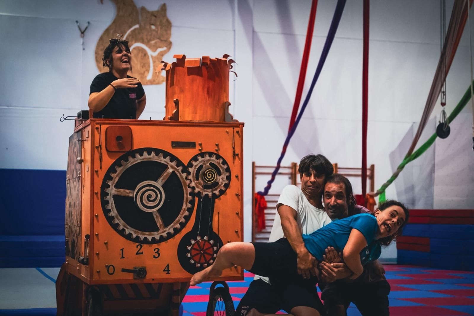 Un ensayo de &#039;La máquina del tiempo&#039; en la escuela de circo de Ansoáin.