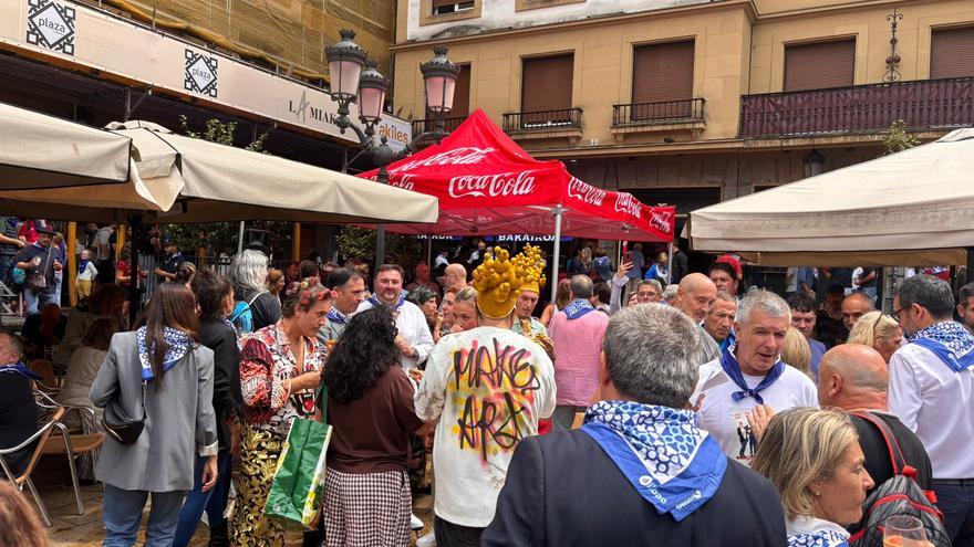 Los actores y actrices salen de poteo en Aste Nagusia