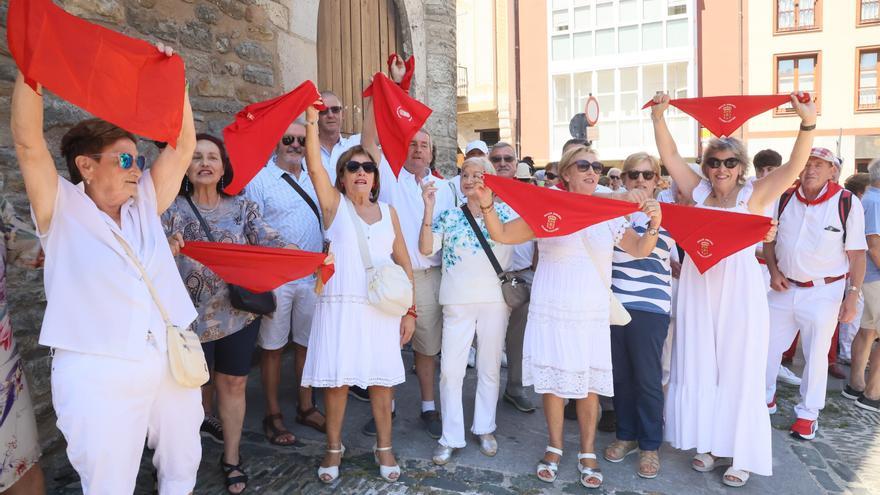 En imágenes: El Hogar Navarro de Vitoria-Gasteiz celebra el txupinazo